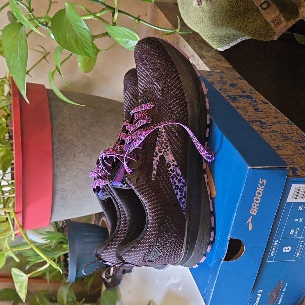 Womens Brooks tennis shoes Revel 5